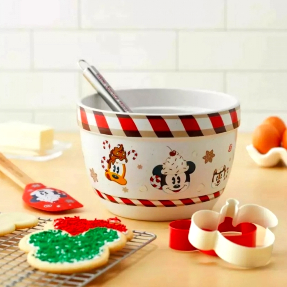 DisneyParks Walt's Holiday Lodge Mickey Mouse and Friends Holiday Baking Set NIB